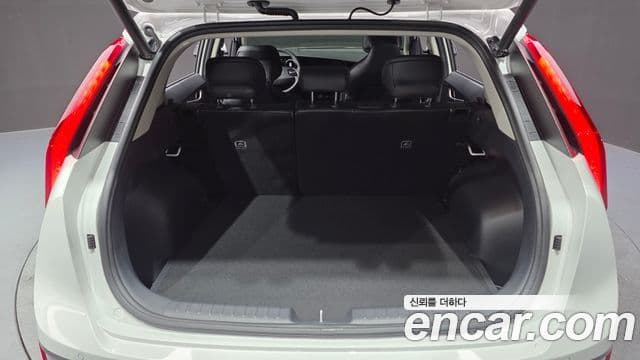 Kia Niro 2025 — Şəkil 16/32