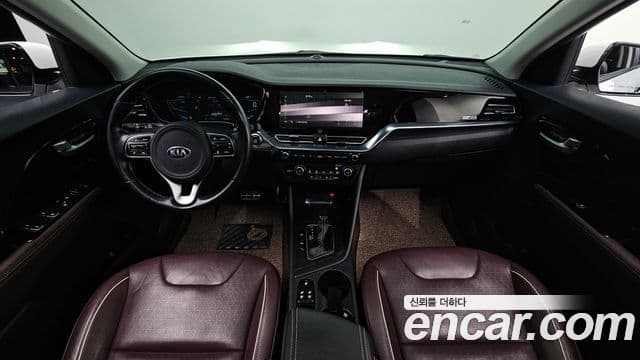 Kia Niro 2020 — ფოტო 7/20