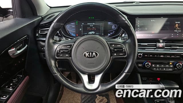 Kia Niro 2020 — ფოტო 13/20