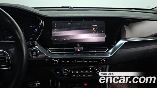 Kia Niro 2020 — ფოტო 15/20