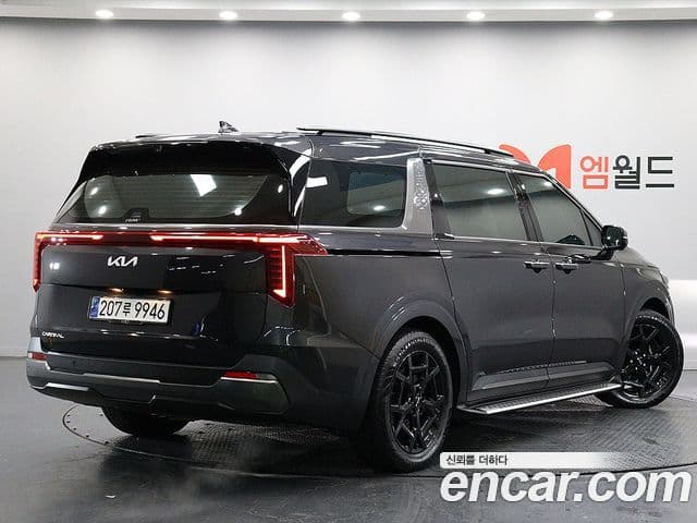 Kia Carnival 2023 — ფოტო 2/20