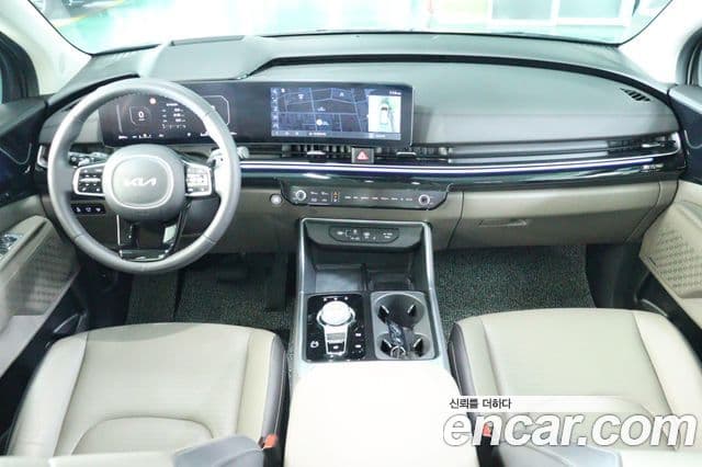 Kia Carnival 2023 — ფოტო 5/20
