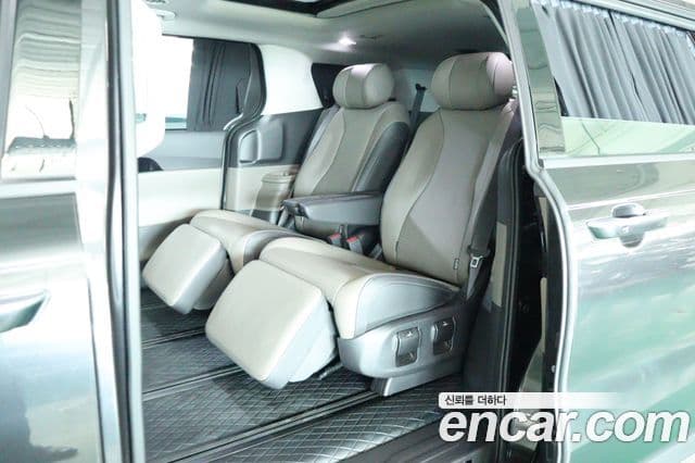Kia Carnival 2023 — ფოტო 6/20