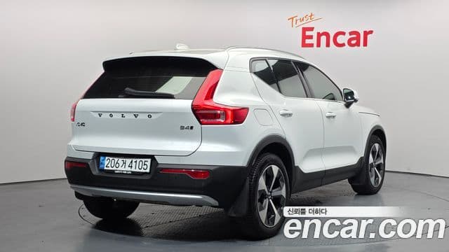 Volvo XC40 2023 — Şəkil 1/20