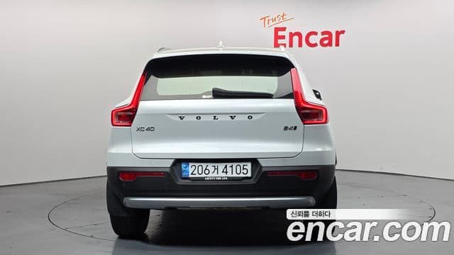 Volvo XC40 2023 — Şəkil 3/20