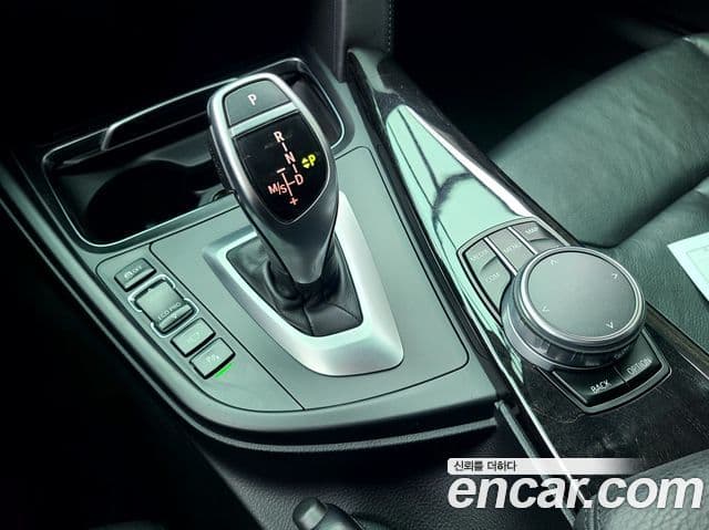 BMW 4 Series 2018 — Şəkil 8/20