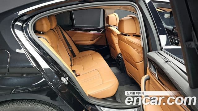 BMW 5 Series 2023 — Фото 11/20