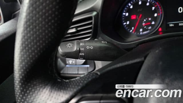 Hyundai Veloster 2019 — Şəkil 19/20