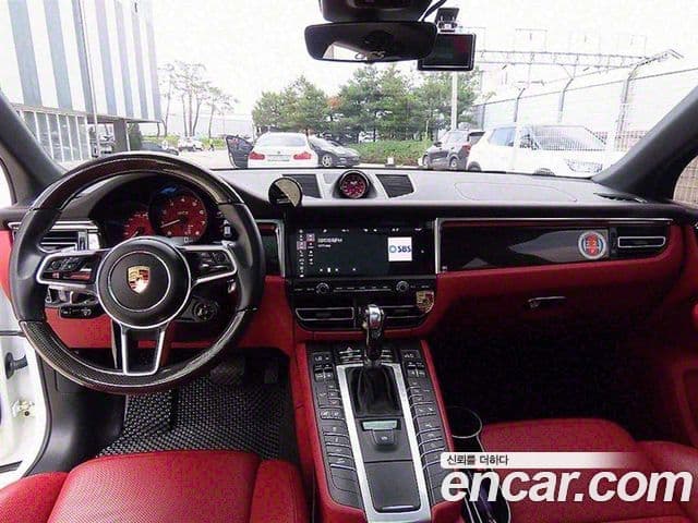 Porsche Macan 2020 — ფოტო 7/20