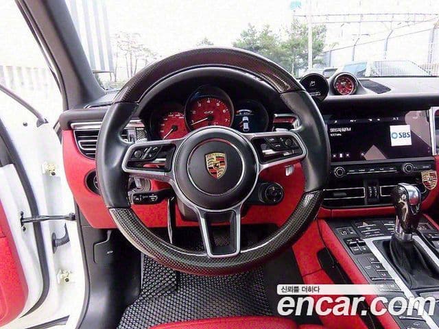 Porsche Macan 2020 — ფოტო 8/20