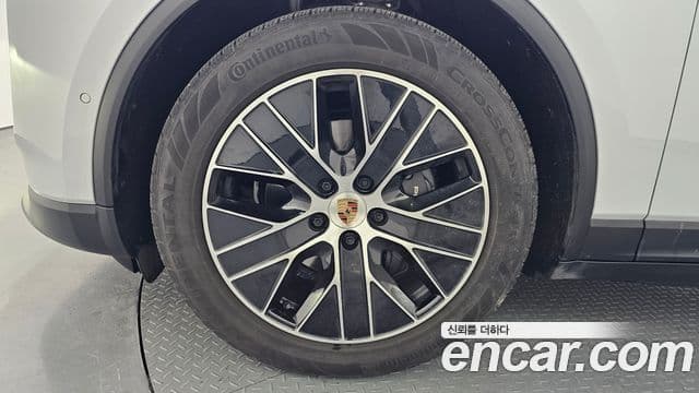 Porsche Macan EV 2025 — ფოტო 6/20