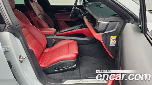 Porsche Macan EV 2025 — ფოტო 16/20