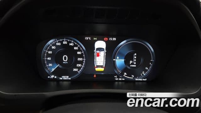 Volvo XC90 2018 — Şəkil 8/20