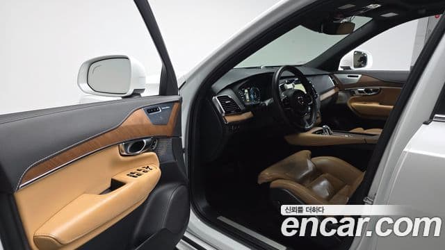 Volvo XC90 2018 — Şəkil 10/20