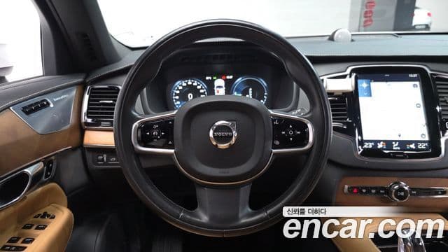 Volvo XC90 2018 — Şəkil 12/20