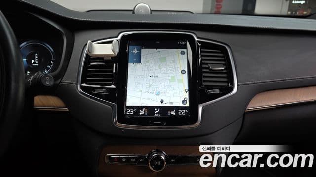 Volvo XC90 2018 — Şəkil 13/20