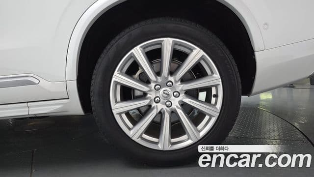 Volvo XC90 2018 — Photo 15/33