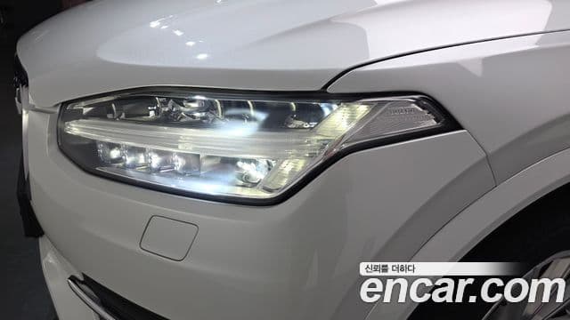 Volvo XC90 2018 — Photo 10/33