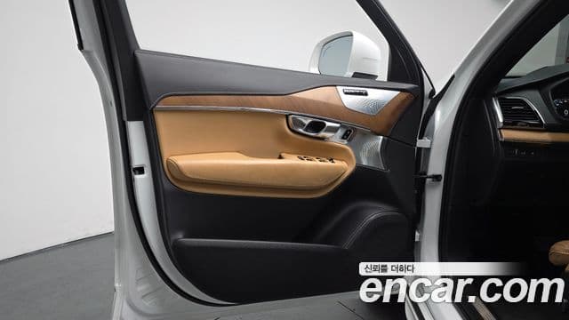 Volvo XC90 2018 — Photo 17/33