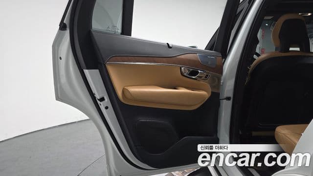 Volvo XC90 2018 — Photo 33/33