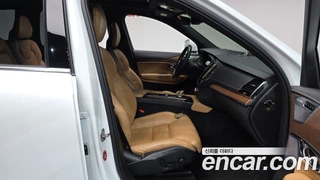 Volvo XC90 2018 — Photo 9/33
