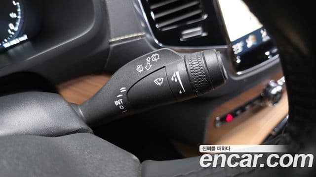 Volvo XC90 2018 — Photo 14/33