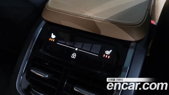Volvo XC90 2018 — Photo 30/33