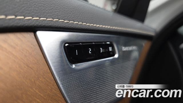 Volvo XC90 2018 — Photo 21/33
