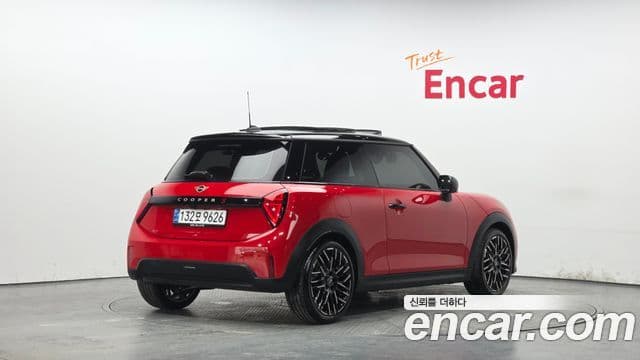 Mini Cooper S 2024 — ფოტო 1/20