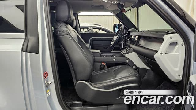 Land Rover Defender 2024 — ფოტო 11/20
