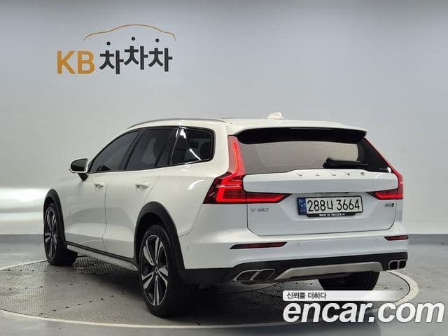 Volvo V60 Cross Country 2021 — Şəkil 1/19
