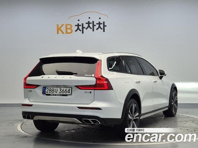 Volvo V60 Cross Country 2021 — Şəkil 2/19