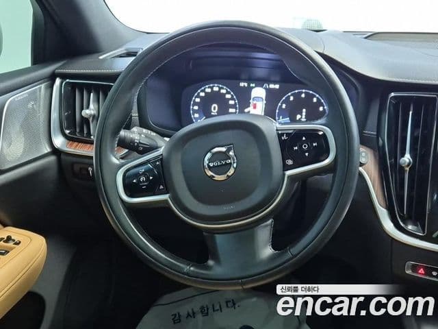 Volvo V60 Cross Country 2021 — Şəkil 8/19