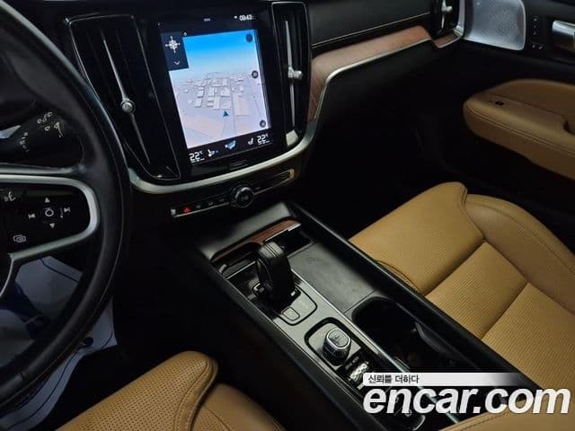Volvo V60 Cross Country 2021 — Şəkil 9/19