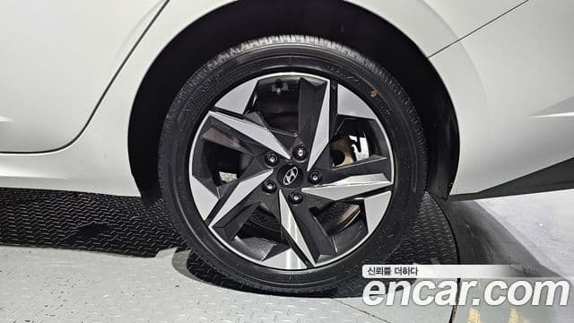 Hyundai The New Avante Hybrid 2021 — Photo 15/30