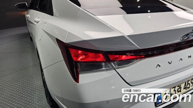 Hyundai The New Avante Hybrid 2021 — Photo 25/30