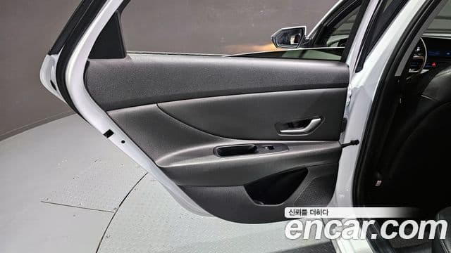Hyundai The New Avante Hybrid 2021 — Photo 9/30