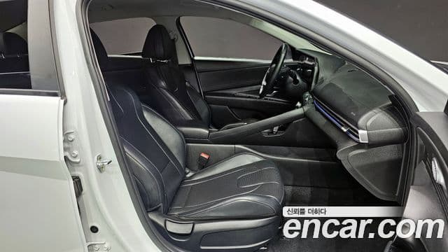 Hyundai The New Avante Hybrid 2021 — Photo 19/30