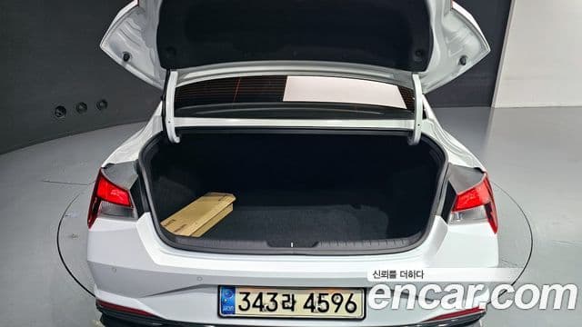 Hyundai The New Avante Hybrid 2021 — Photo 2/30