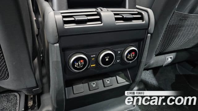 Land Rover Defender 2024 — ფოტო 19/20