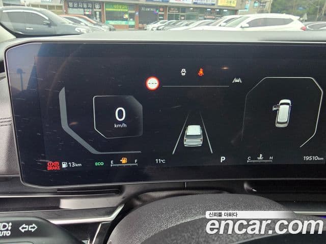 Kia Carnival 2024 — ფოტო 6/20