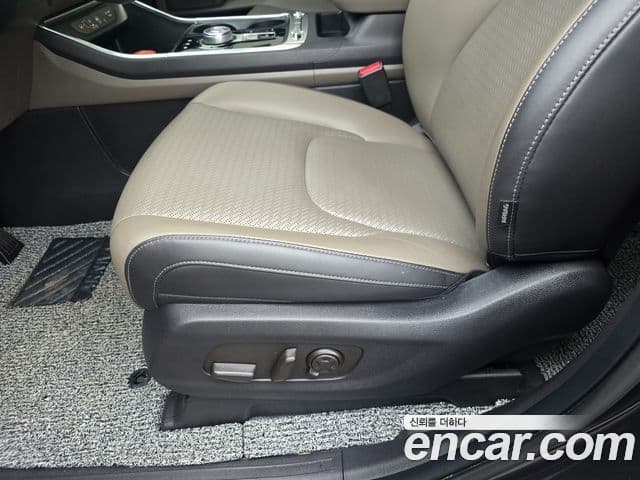 Kia Carnival 2024 — ფოტო 14/20