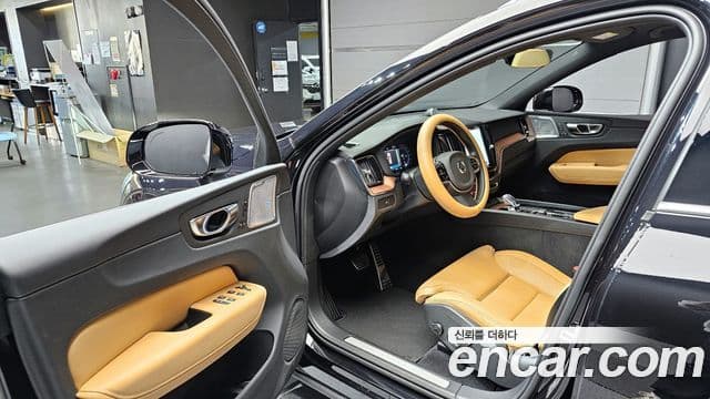 Volvo XC60 2024 — фото 10 из 20