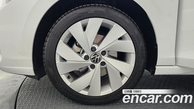 Volkswagen Golf 2025 — Photo 15/34