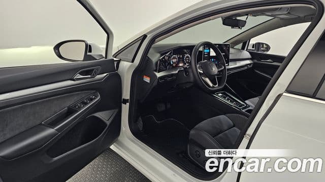Volkswagen Golf 2025 — Photo 23/34