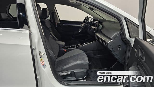 Volkswagen Golf 2025 — Photo 16/34