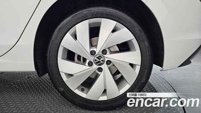 Volkswagen Golf 2025 — Photo 19/34