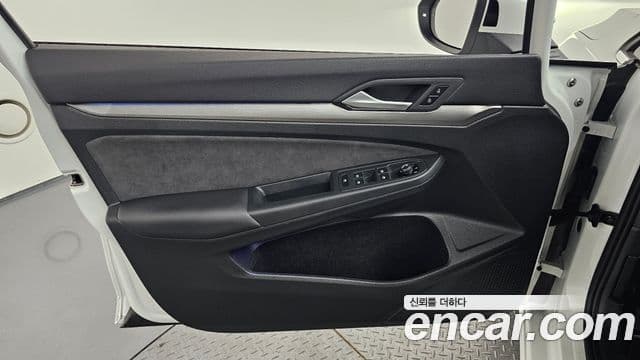 Volkswagen Golf 2025 — Photo 30/34