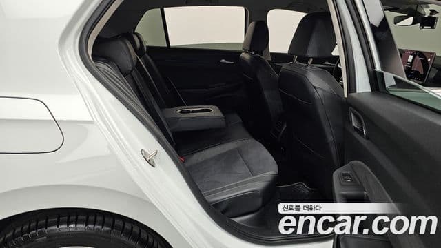 Volkswagen Golf 2025 — Photo 29/34