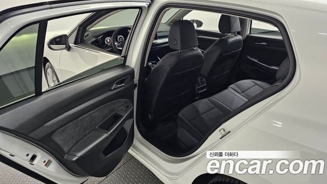 Volkswagen Golf 2025 — Photo 32/34